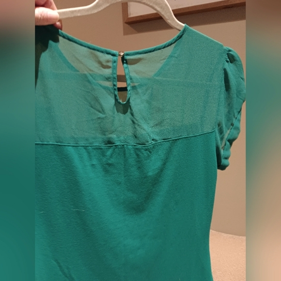 Express Kelly Green mesh top - Picture 6 of 12